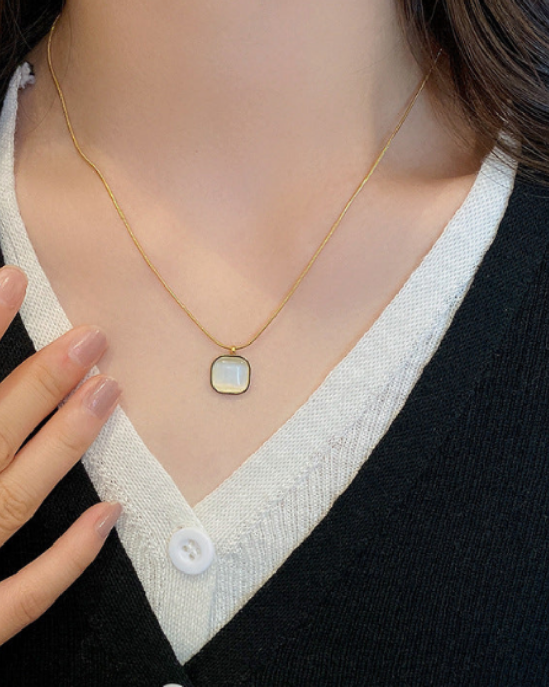 LEILANI WHITE NECKLACE