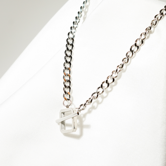 HIP SILVER CHAIN.