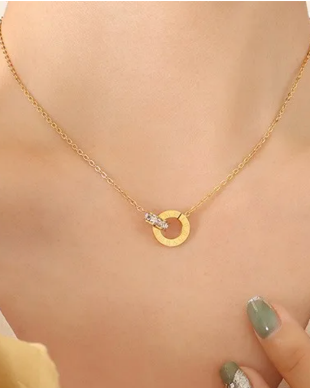 GOLDEN ROMAN NECKLACE