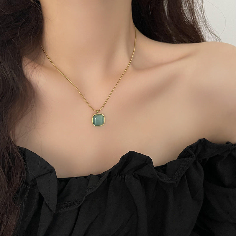 LEILANI GREEN NECKLACE.